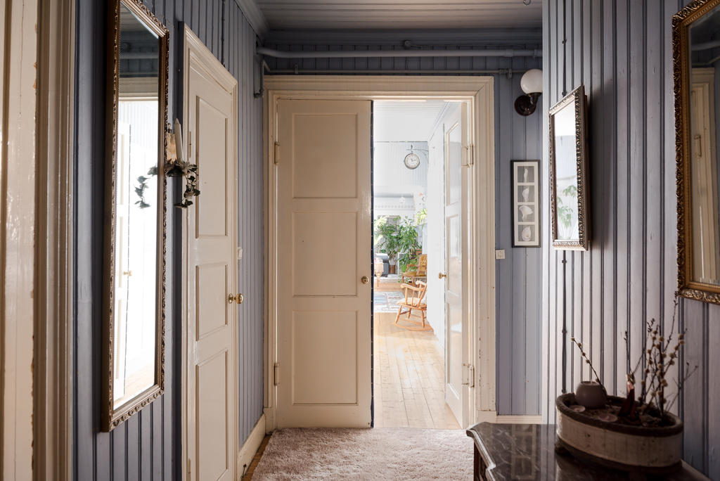 Entré/hall från gatan.