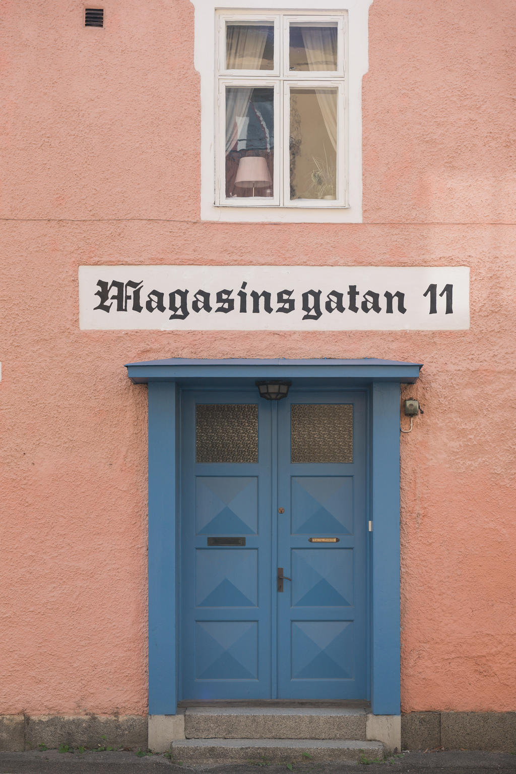 Entrén.