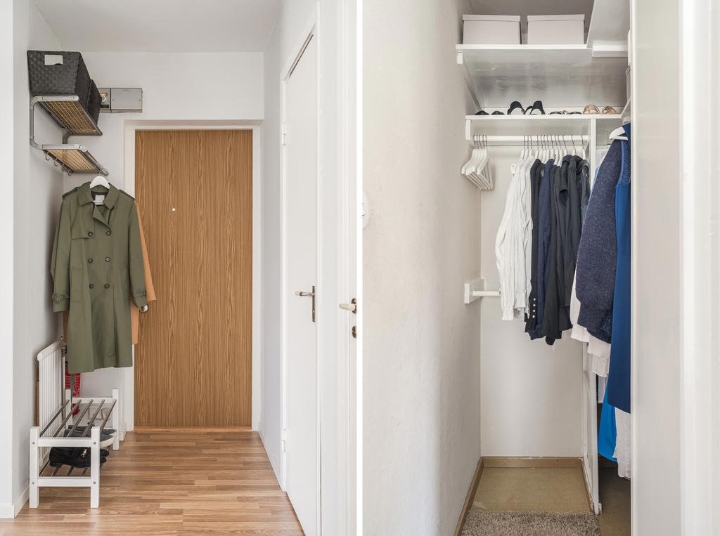 Entréhall med access till klädkammare