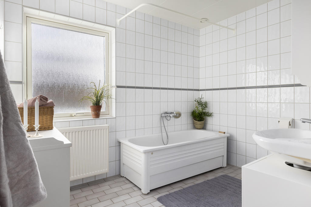 Generöst badrum övre plan