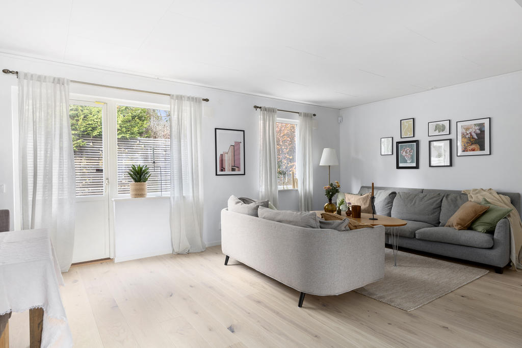 Vardagsrum med nytt golv 2025 - Ek Golv, Kährs, 30 års garanti