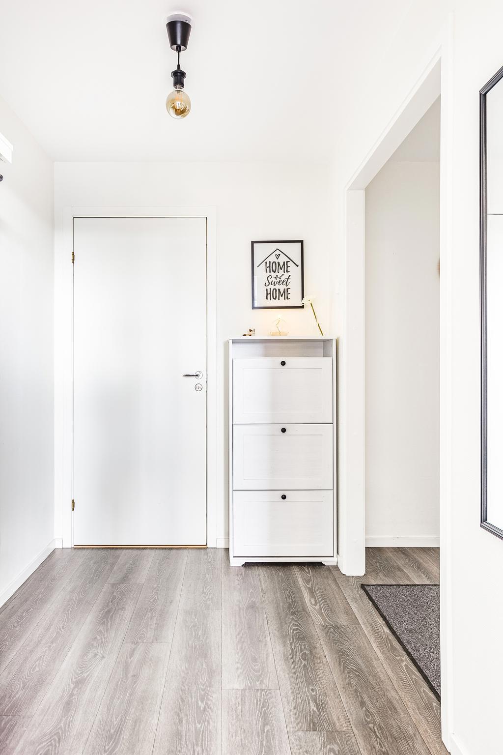 Den generösa hallen ger en välkomnande känsla