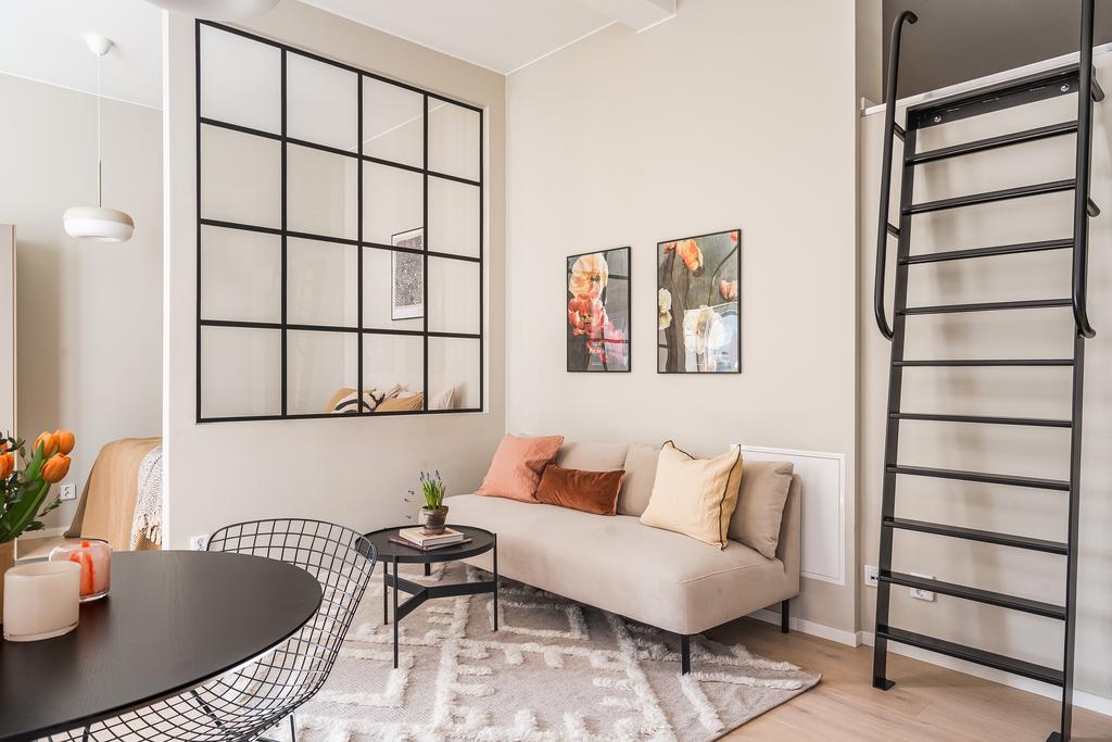 Stege till loft från vardagsrummet