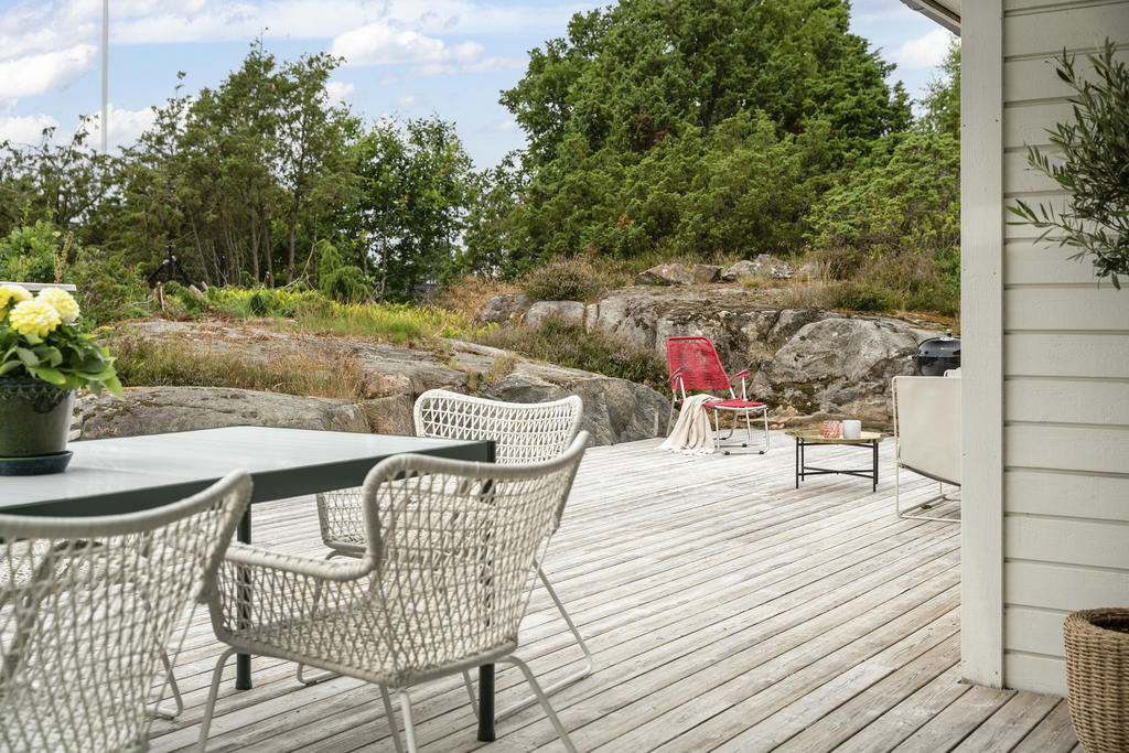 Vackra berghällar i anslutning till altanen