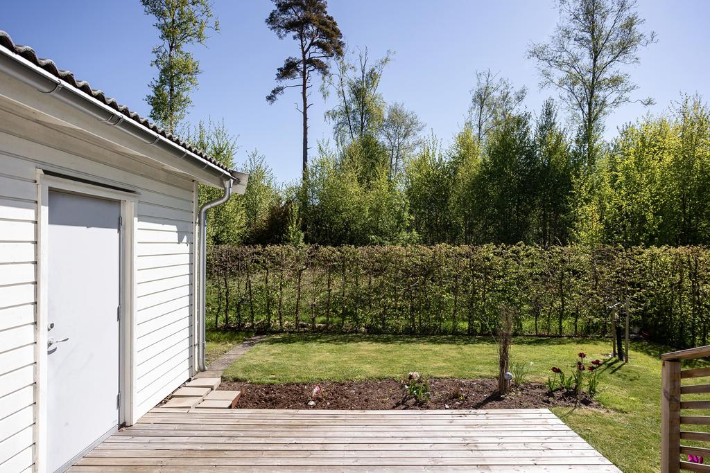 Hörnläge med fri baksida!