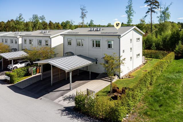 Varmt välkomna till Sunes väg 10A och detta hörnläge!
