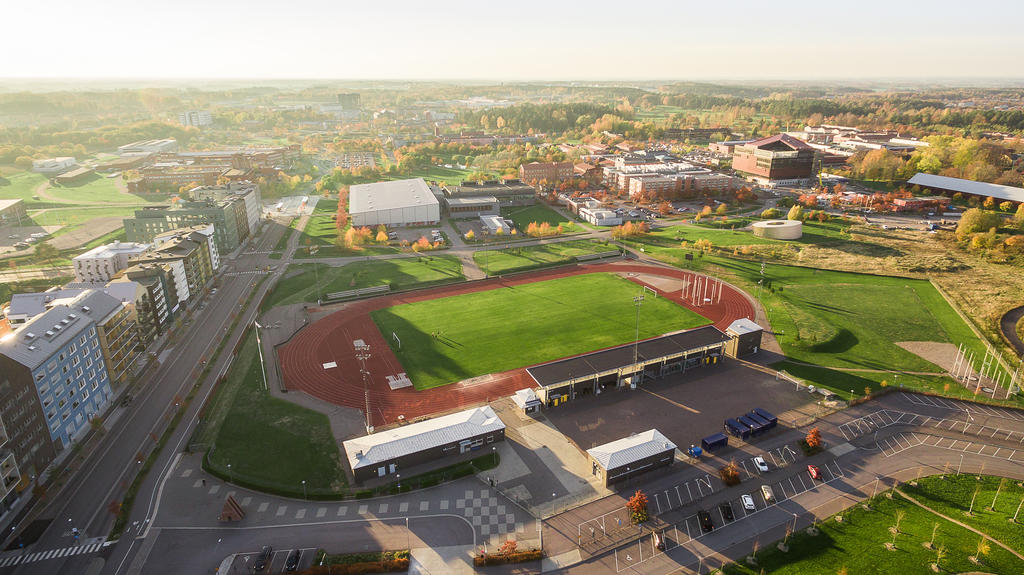 Nära grönområden, Universitetet samt en friidrottsarena 