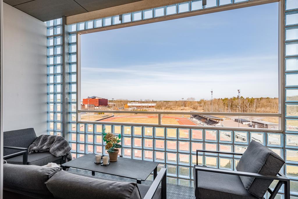 Balkong med vyer över Friidrottsarenan samt Paradisparken  