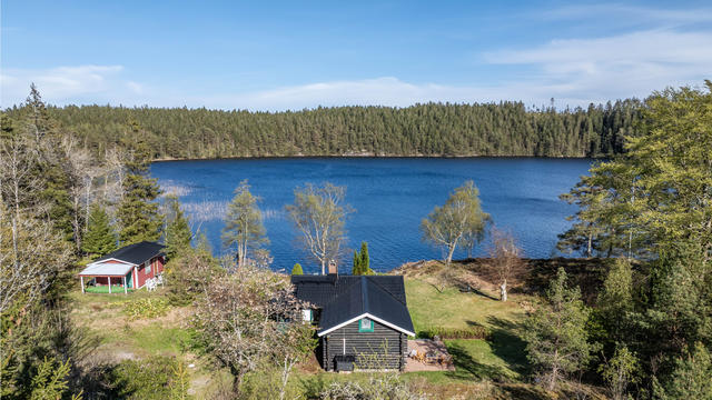 Välkomna till Lunden 106. En riktig pärla vid sjön Lysevatten.