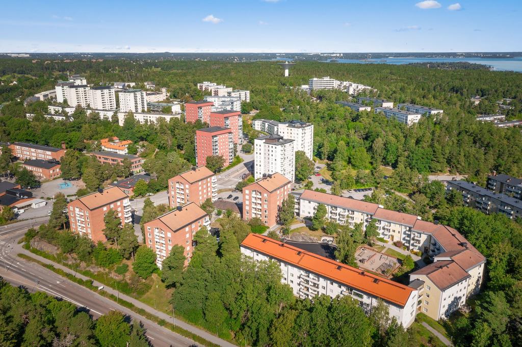 Högnäsvägen 5 från ovan, belägen på lugn återvändsgata 
