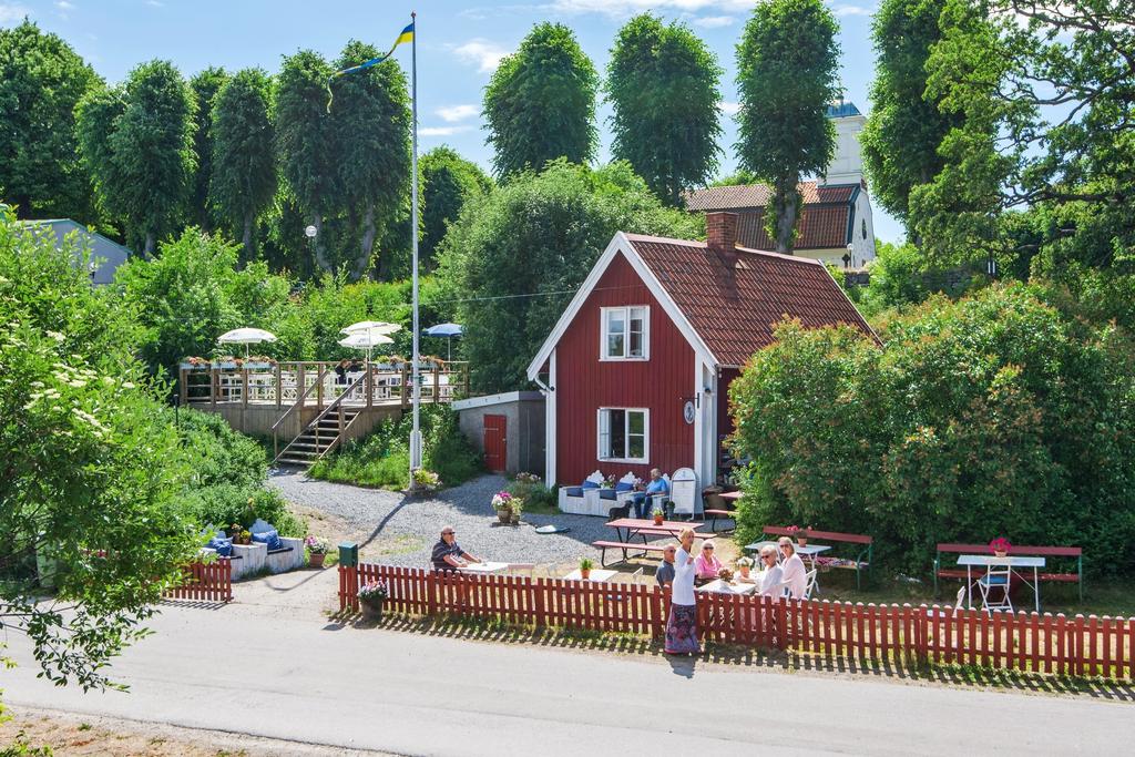 Mysiga cafét på Kaptensgården intill Kyrkviken