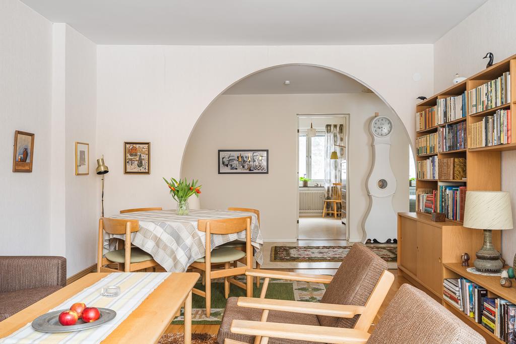 Vardagsrum mot entréhall