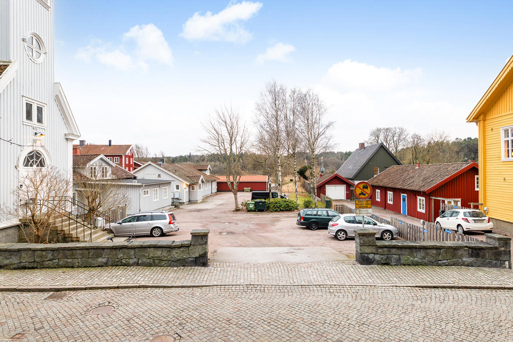 Parkeringar Västra gatan 3-5 samt infart till sjukgymnastiken.