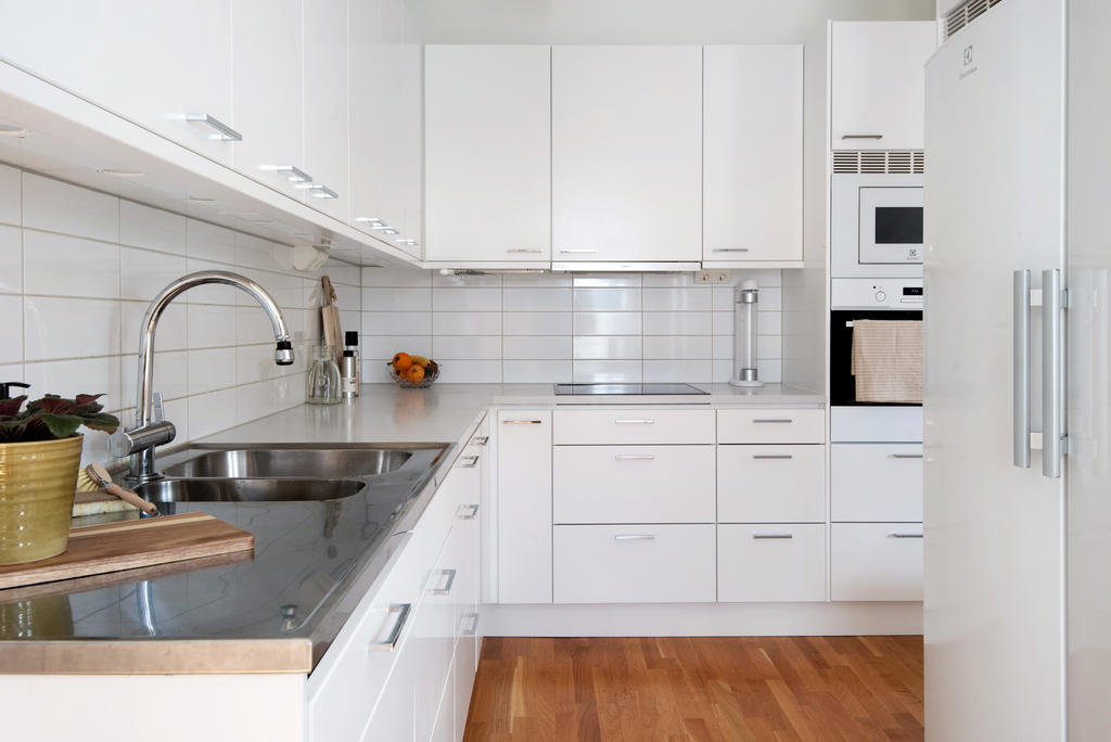 Stilrent kök med gott om förvaring
