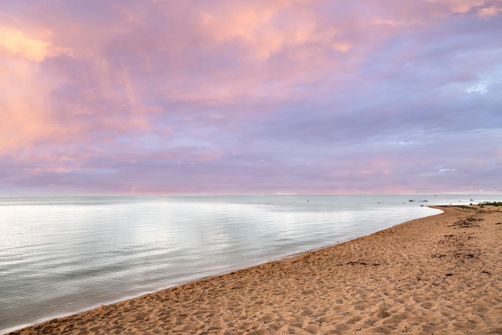 Närmaste stranden i kvällsljuset