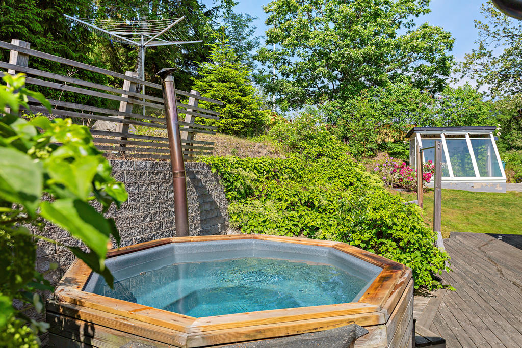 Inbäddad bland grönska utan insyn