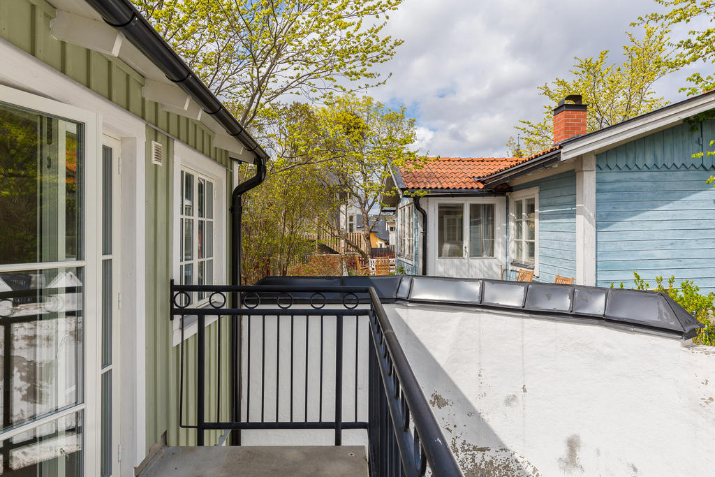 Kliv ut på balkongen och njut av morgonens första solstrålar!
