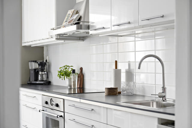 Välkommen till Vasagatan 12C! Stilrent renoverat kök. 