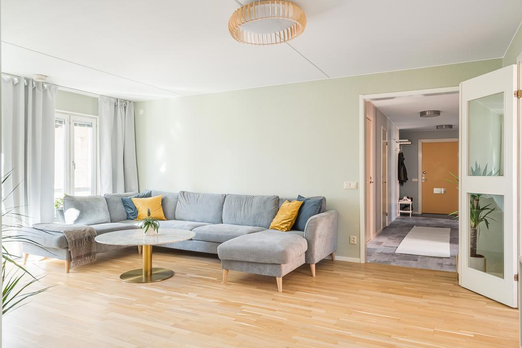 Vardagsrum mot entréhall