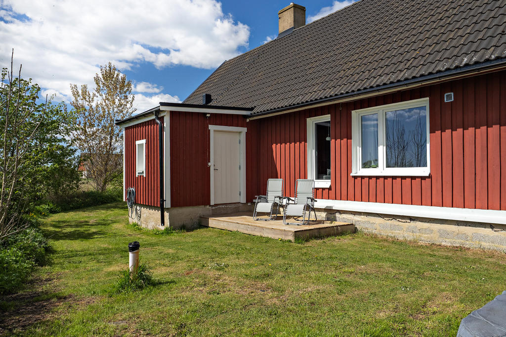 Groventré med litet trädäck