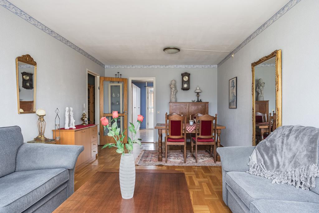 Plats för både soffgrupp och matgrupp