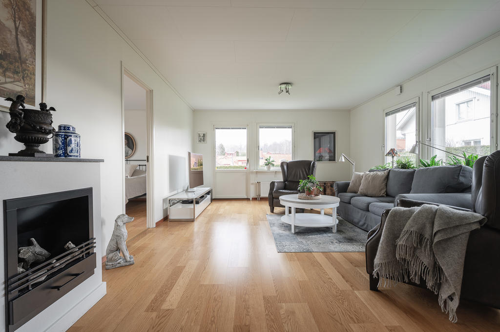 Fint ljusinsläpp från fönster i två väderstreck