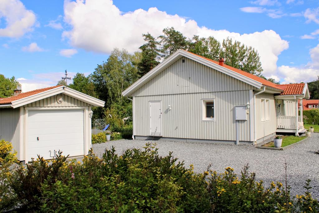 Stor uppfart med plats för många bilar