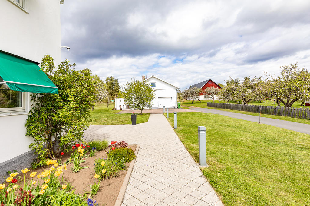 Vy trädgård
