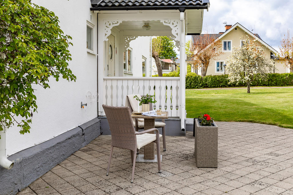 Huset har flera uteplatser