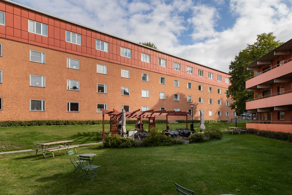 På innergården finns denna härliga grillplats, bjud hit vänner och familj för sociala sammanhang!