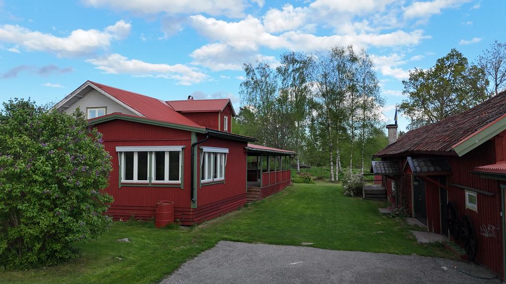Utbyggnaden ger ett stort vardagsrum
