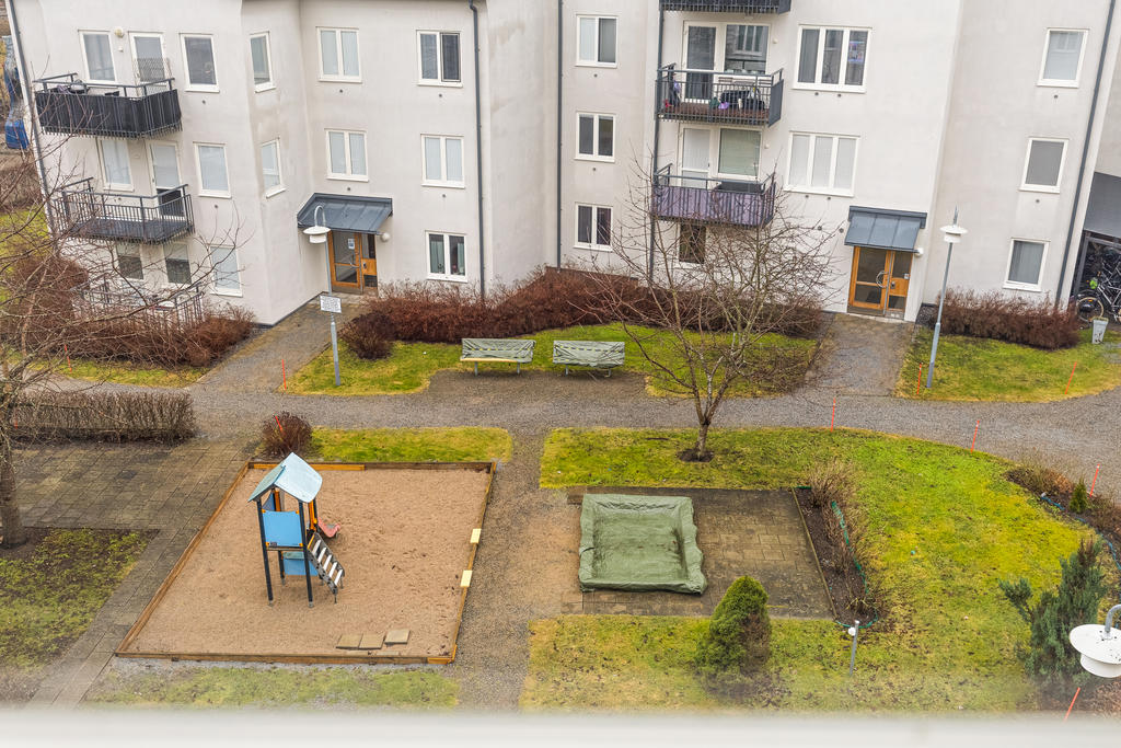 Vy mot föreningens lugna innergård.