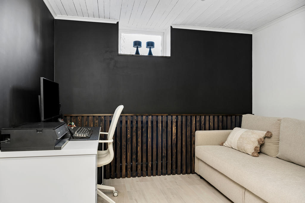Inrett kontor/gästrum i källarplan