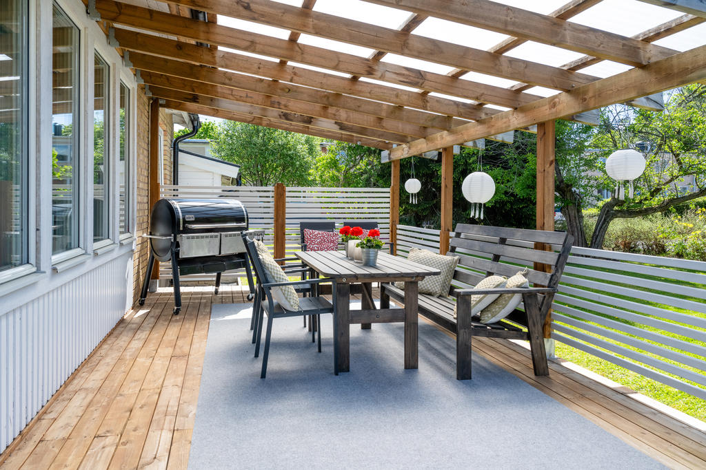 Trevlig veranda med fint solläge 
