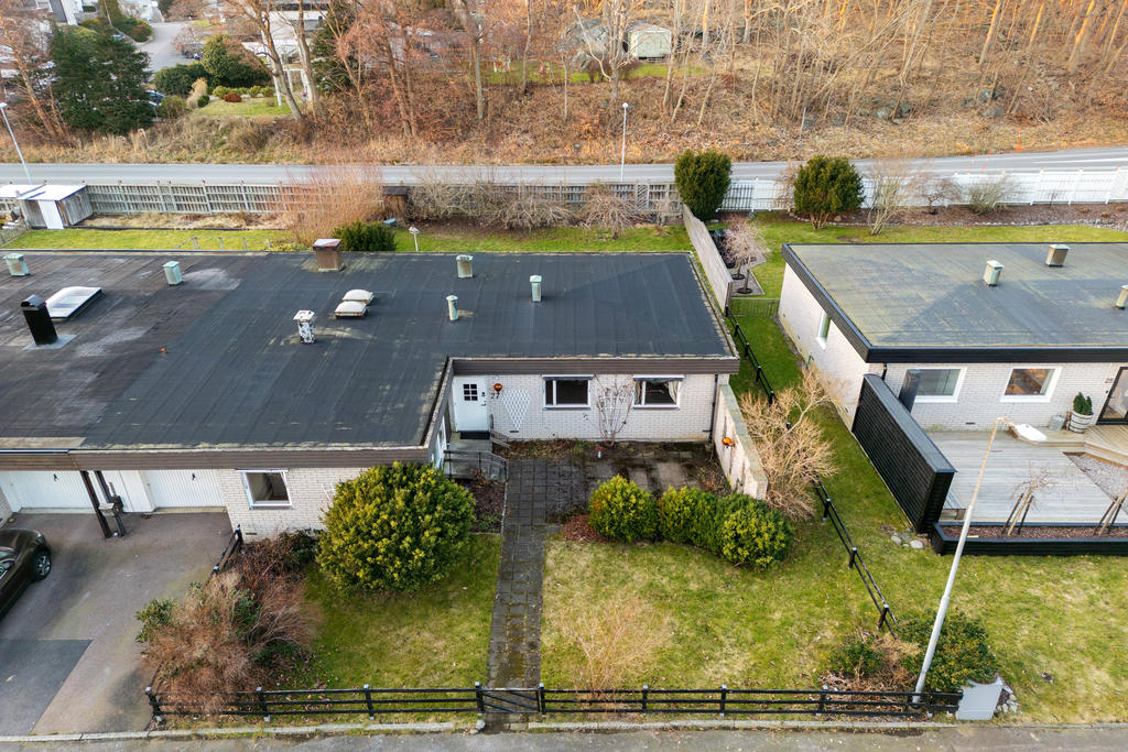 Omtyckt och barnvänligt  område och näst längst in på återvändsgata.