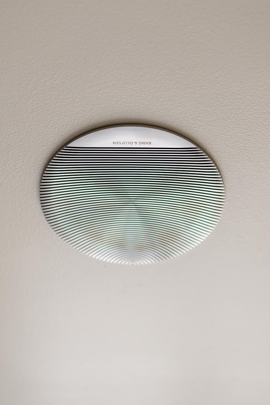 Inbyggda Bang Olufsen-högtalare i bostaden-