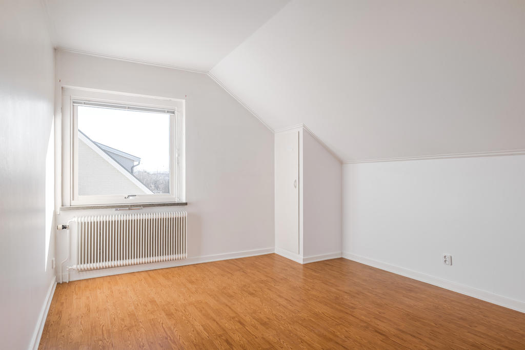 Sovrum 1 på ovanvåningen.