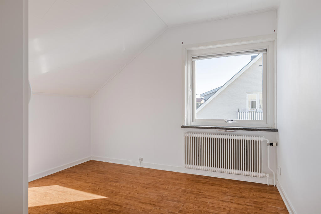 Sovrum 2 på ovanvåningen.
