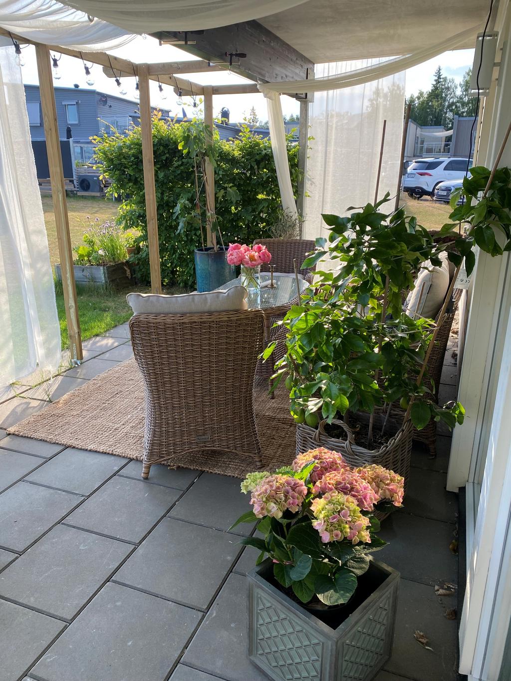 Uteplats (säljarens egna sommarbilder)