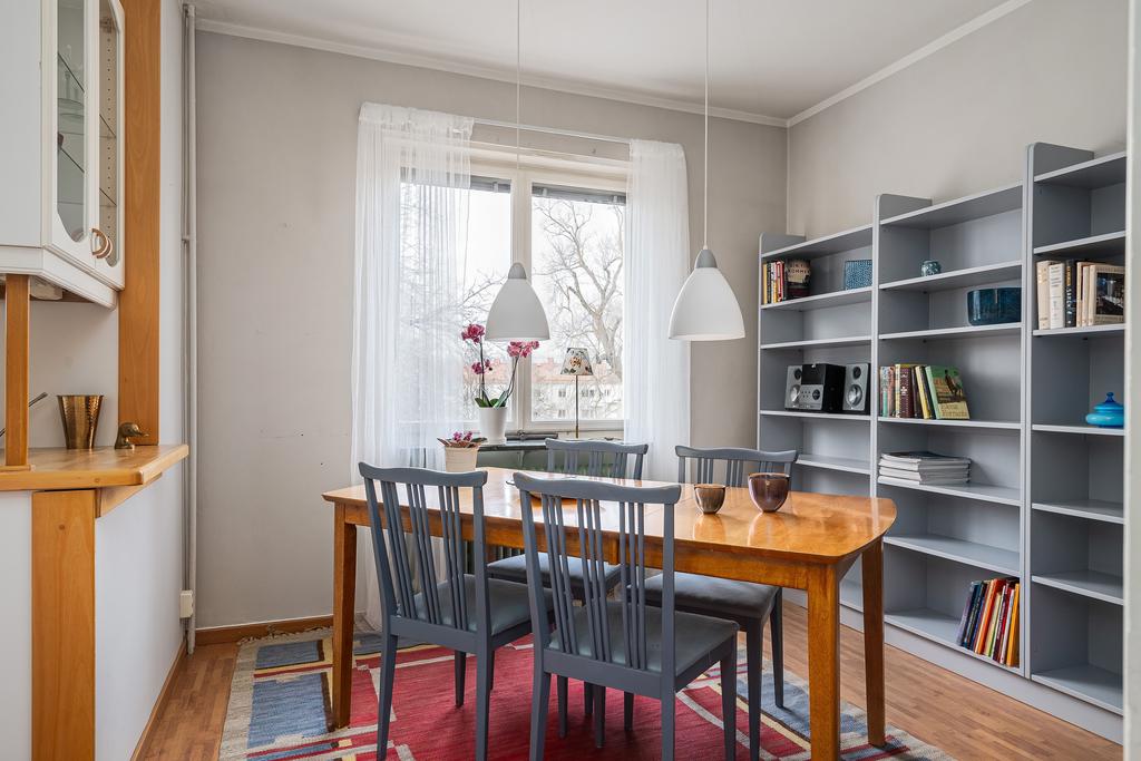 Matplats vid fönster