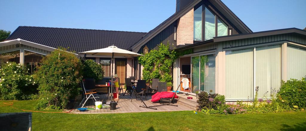 Säljarens sommarbild på altanen