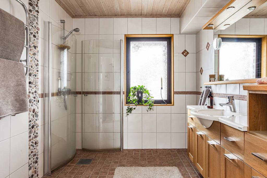 Dusch och wc entréplan