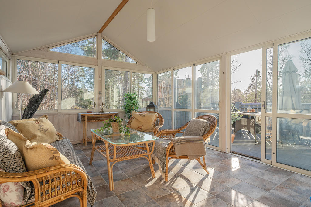 Uterum med skjutdörrar till altanen/balkongen