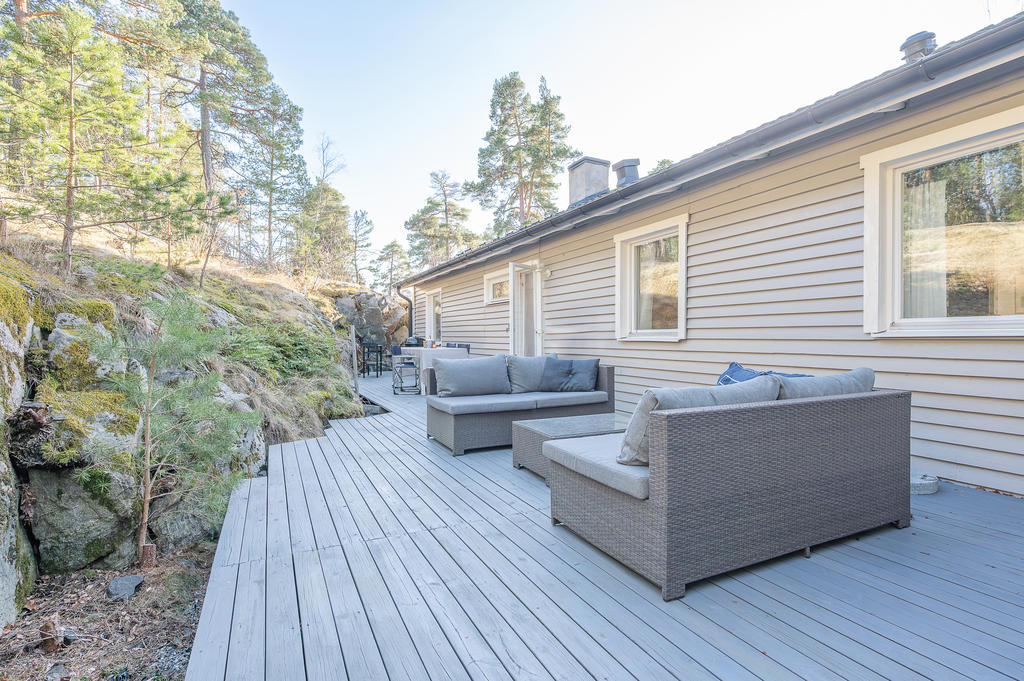 Uteplats med access från köket