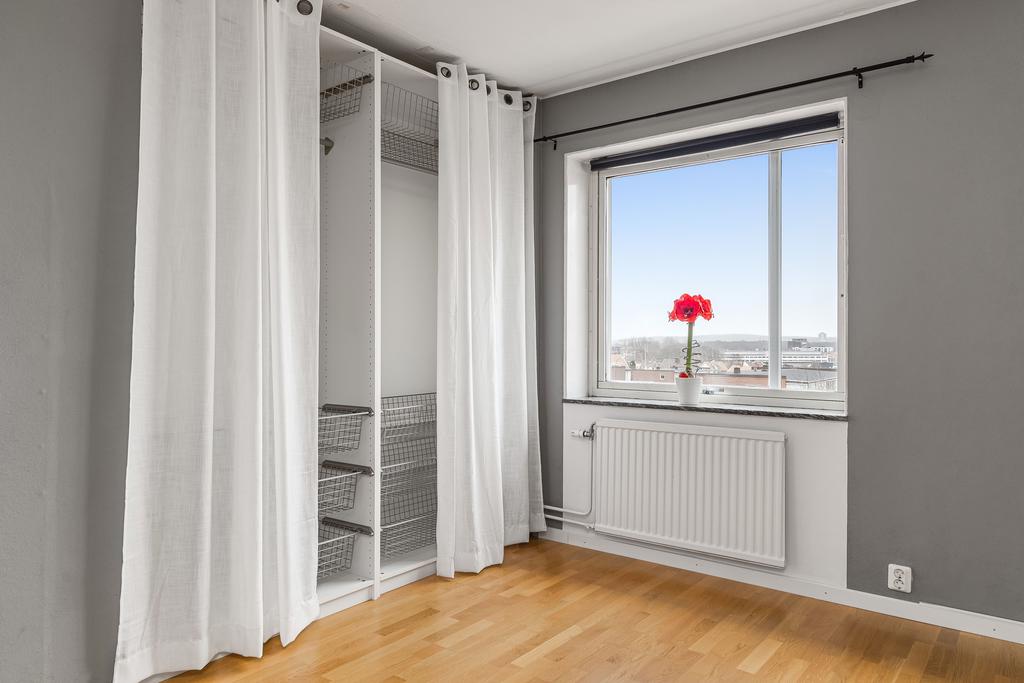 Sovrummet med mjuk och behaglig färgsättning 