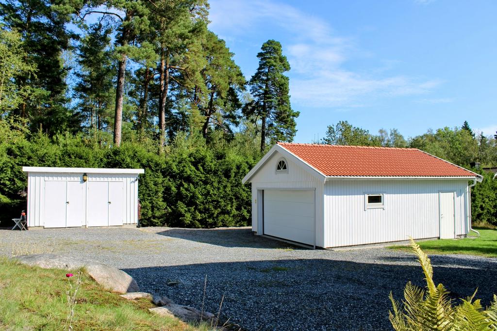 Dubbelgarage och förråd