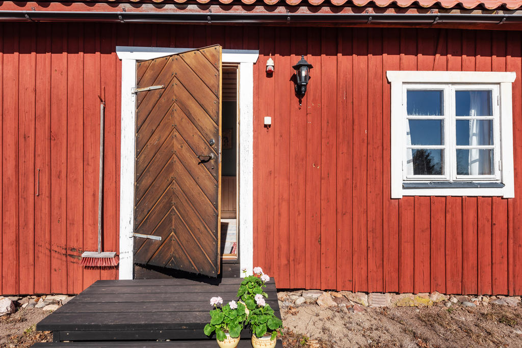 Dörren till ena gästdelen