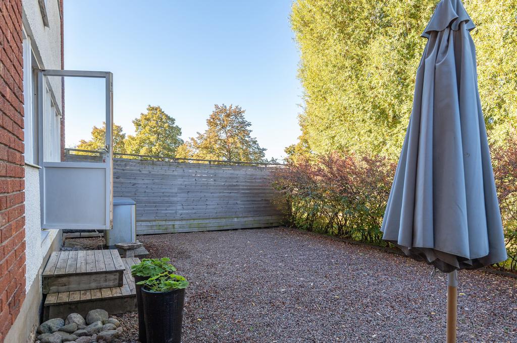 Uteplats som nås från allrummet