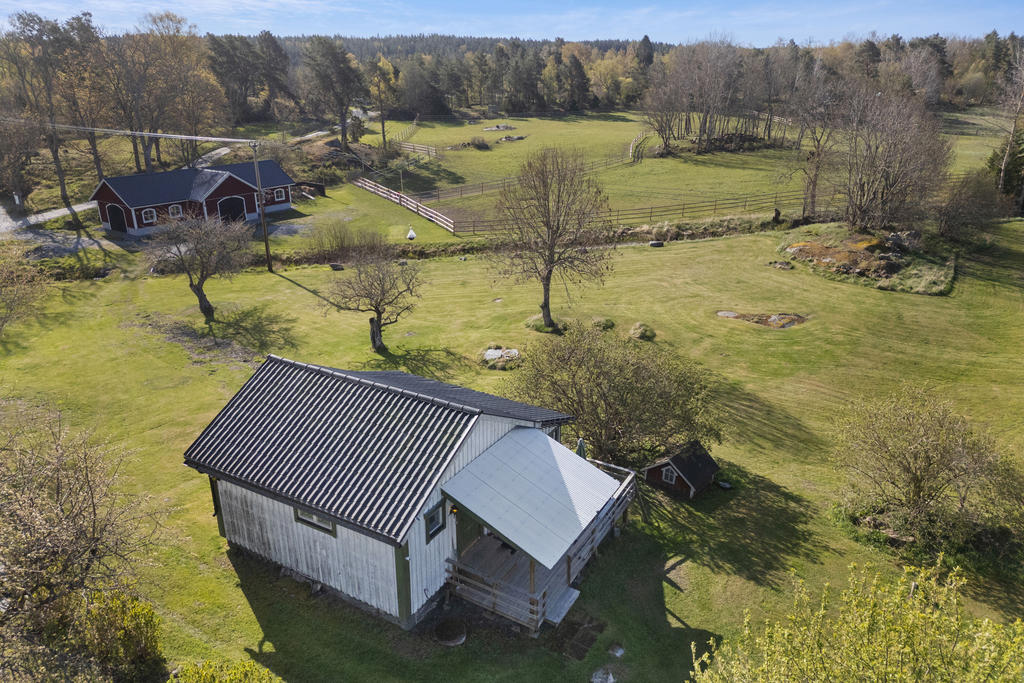 Gäststuga och stallet