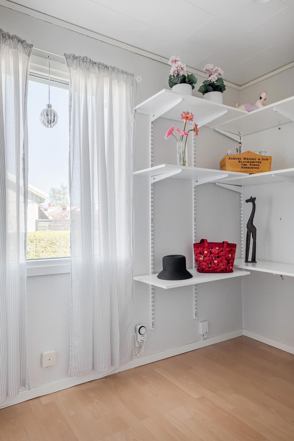 Sovrum 1/walk-in-closet